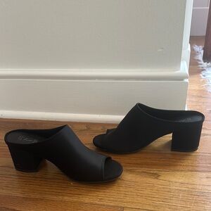 SIMPLY VERA VERA WANG Black Mules with Block Heel